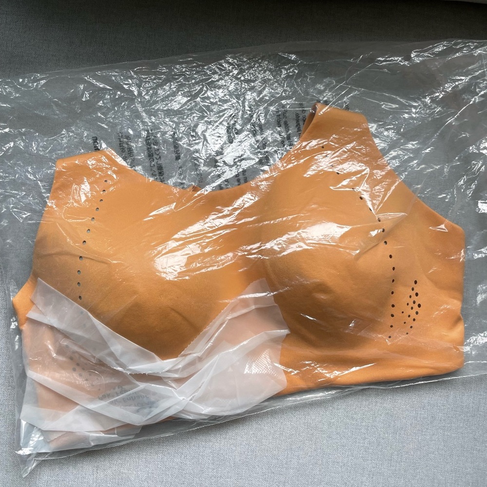 Brand New (still in pkg) Lululemon Air Support Bra sz 32DDD